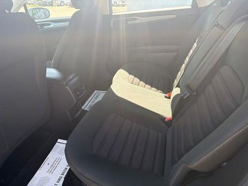 Used 2017 Ford Fusion SE FWD image 13