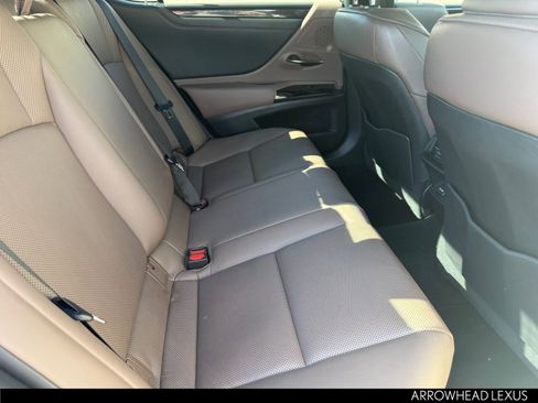 Used 2022 Lexus ES 300h w/ Accessory Package image 25