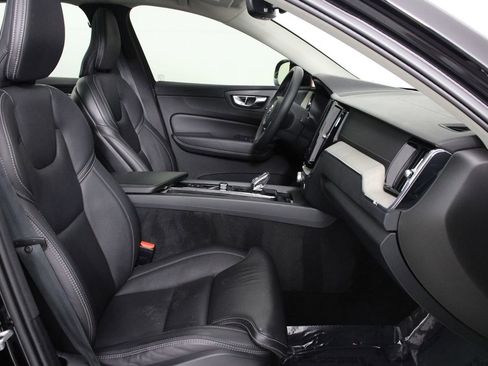 Used 2022 Volvo XC60 B5 Inscription w/ Climate Package image 29