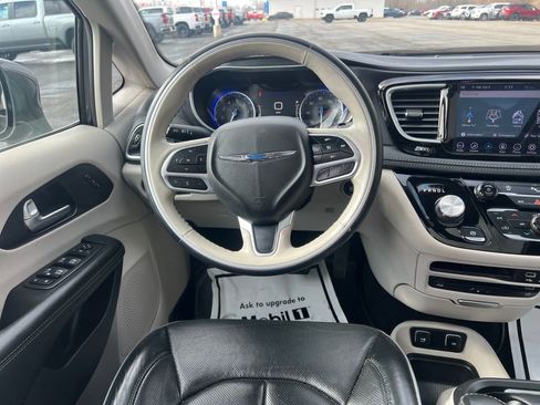 Used 2020 Chrysler Pacifica Limited image 23