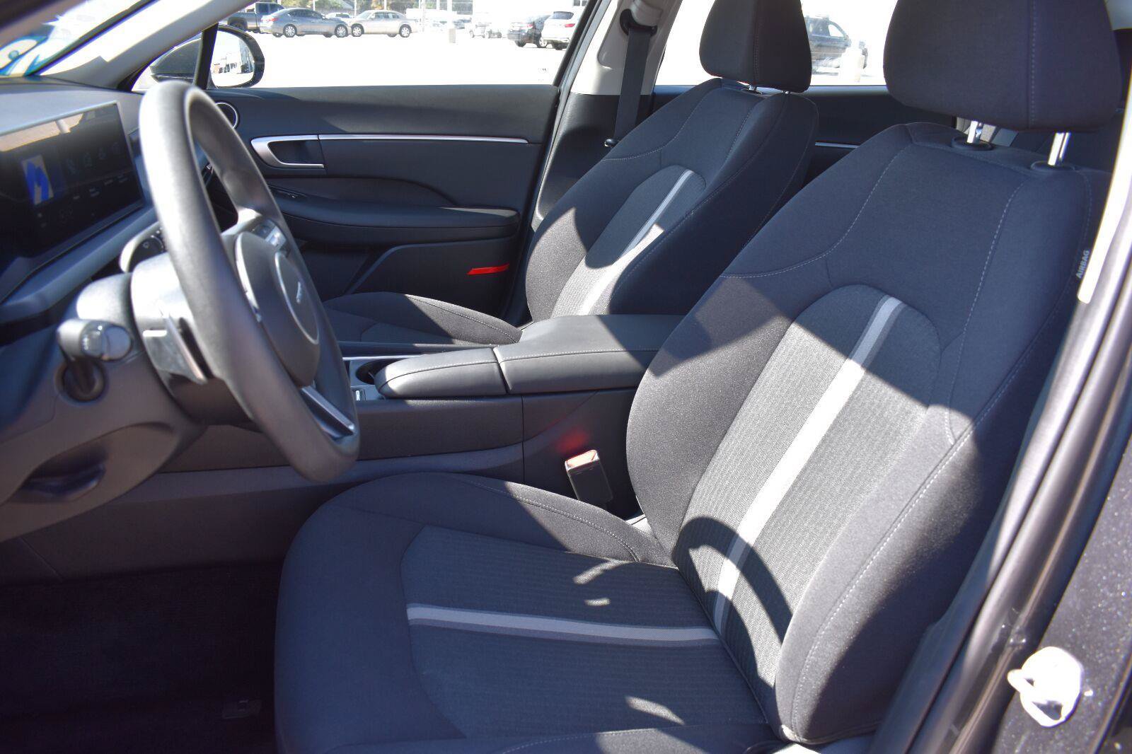Used 2025 Hyundai Sonata SEL FWD image 23