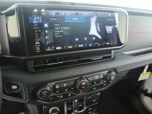 New 2025 Jeep Gladiator Rubicon w/ Convenience Group image 13