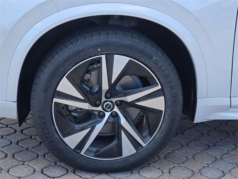 Used 2021 Volvo XC90 T6 R-Design w/ Climate Package image 11