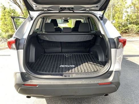 Used 2022 Toyota RAV4 LE image 32