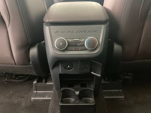Used 2025 Ford Explorer Platinum w/ LUX Leather Package AWD/4WD image 17