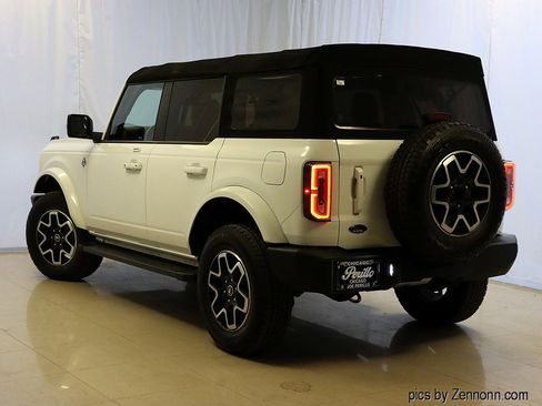 Used 2022 Ford Bronco Outer Banks image 9