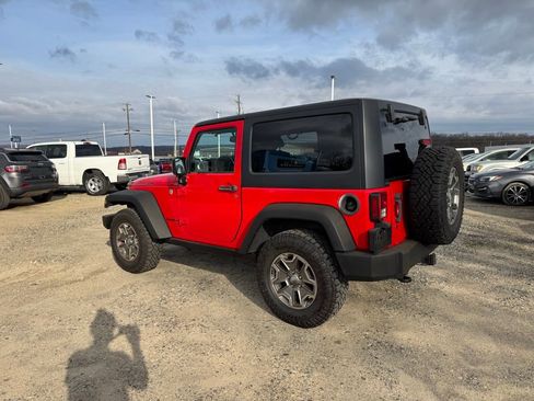 Used 2015 Jeep Wrangler Rubicon w/ Power Convenience Group image 3