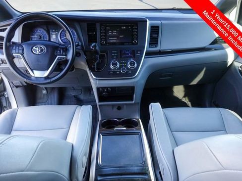Certified 2019 Toyota Sienna XLE image 4