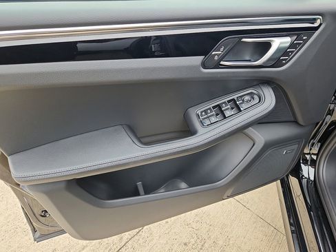 New 2026 Porsche Macan image 11