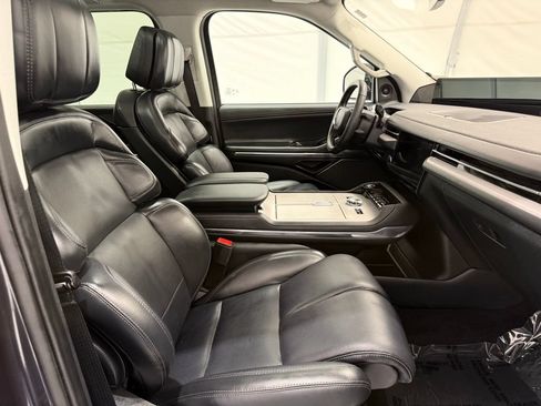 Used 2025 Lincoln Navigator L Reserve AWD/4WD image 28
