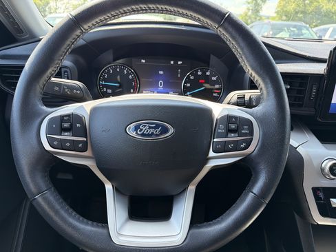Used 2023 Ford Explorer XLT AWD/4WD image 13