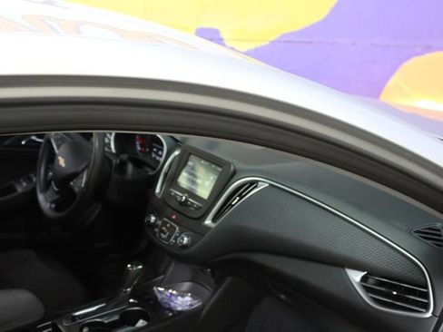 Used 2018 Chevrolet Malibu LS FWD image 12