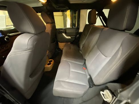 Used 2013 Jeep Wrangler Unlimited Rubicon w/ Connectivity Group AWD/4WD image 23