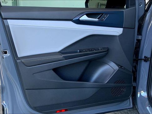 Used 2024 Volkswagen Taos SE w/ Panoramic Sunroof Package image 22