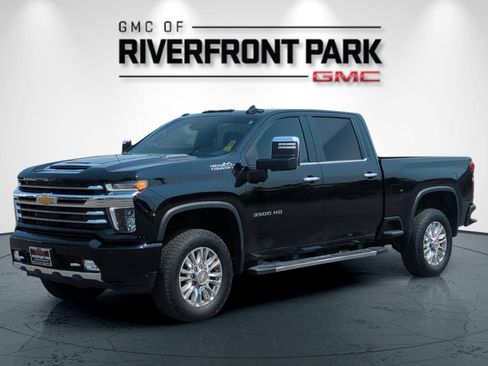 Used 2023 Chevrolet Silverado 3500 High Country w/ Technology Package AWD/4WD image 7