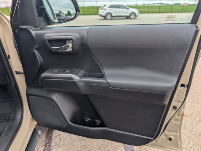 Used 2019 Toyota Tacoma TRD Sport w/ Technology Package RWD image 5