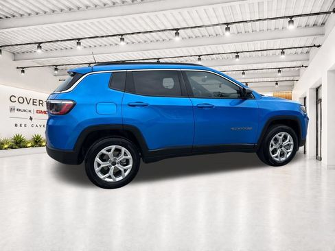 Used 2025 Jeep Compass Latitude w/ Convenience Group AWD/4WD image 12