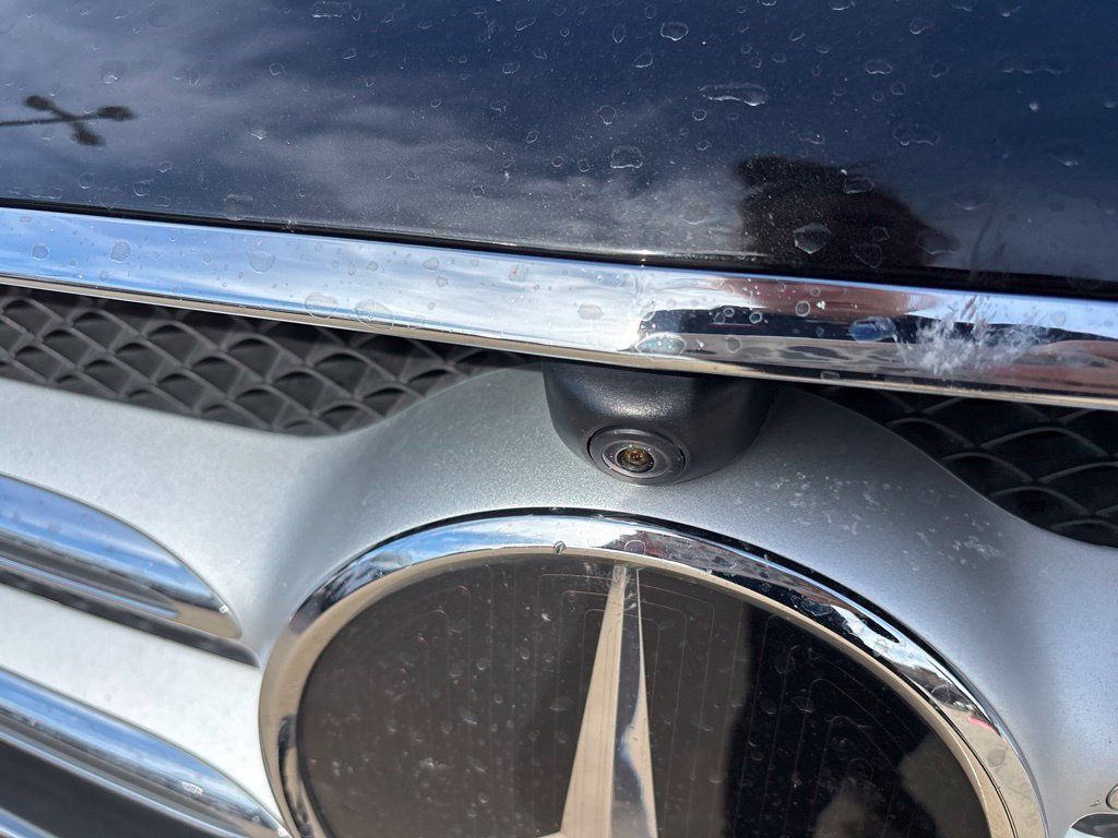 Used 2018 Mercedes-Benz E 400 4MATIC Sedan image 3
