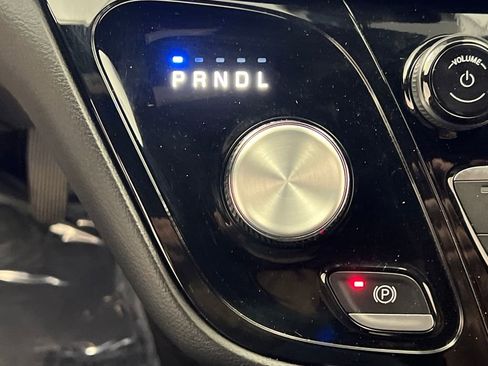Used 2025 Chrysler Pacifica Select FWD image 54