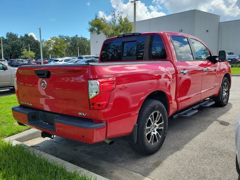 Used 2021 Nissan Titan SV w/ SV Convenience Package RWD image 3