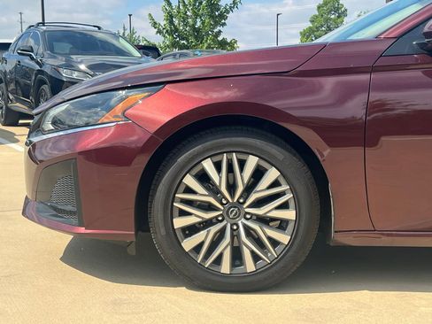 Used 2023 Nissan Altima 2.5 SV FWD image 8