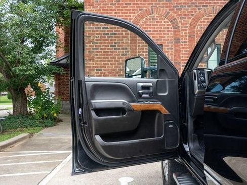 Used 2018 Chevrolet Silverado 2500 High Country w/ Duramax Plus Package AWD/4WD image 12