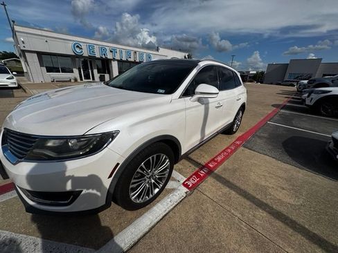 Used 2016 Lincoln MKX Reserve w/ Climate Package FWD image 4