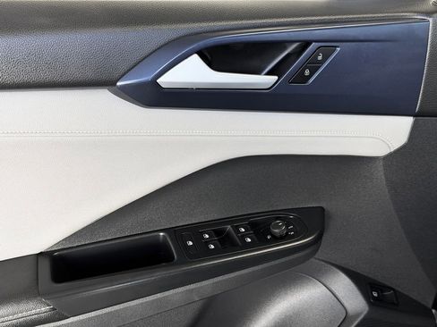 Used 2024 Volkswagen Taos SE image 22