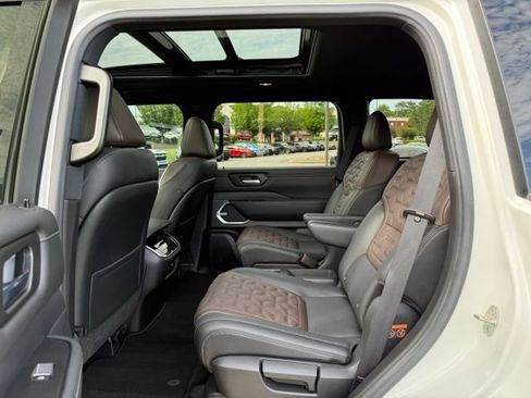 Used 2025 Nissan Armada Platinum w/ Convenience Package RWD image 28