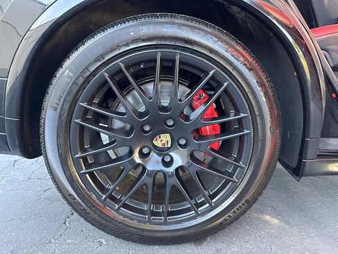 Used 2016 Porsche Cayenne GTS AWD/4WD image 17