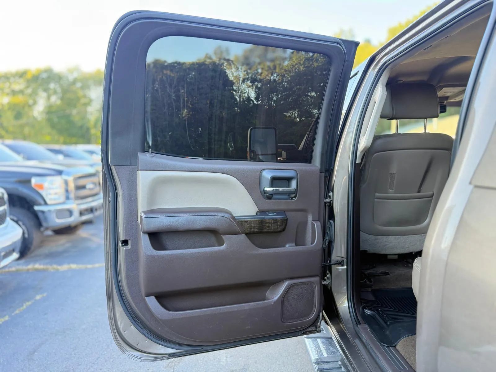 Used 2015 GMC Sierra 2500 Denali w/ Duramax Plus Package AWD/4WD image 14