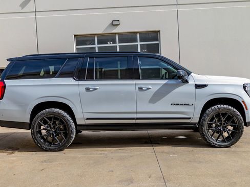 Used 2026 GMC Yukon XL Denali Ultimate image 11