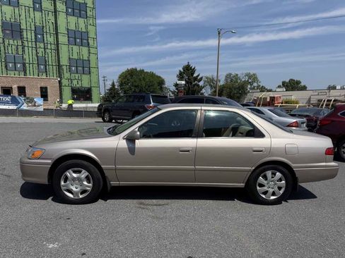 Used 2000 Toyota Camry LE image 4