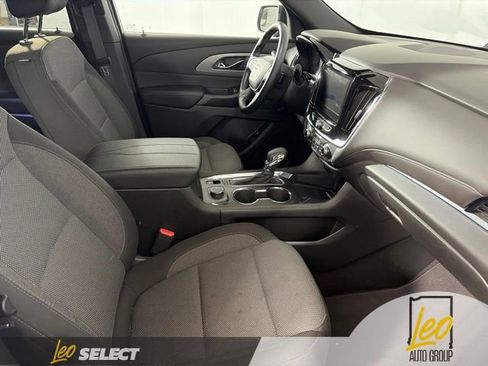 Used 2023 Chevrolet Traverse LT FWD image 13