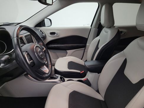 Used 2018 Jeep Compass Latitude w/ Popular Equipment Group FWD image 17