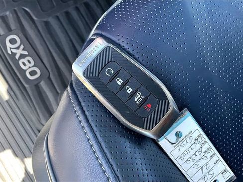 Certified 2026 INFINITI QX80 4WD image 11