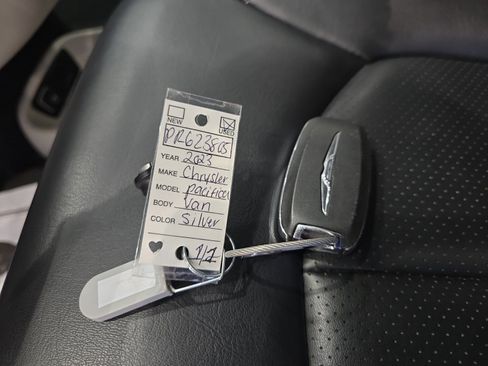 Used 2023 Chrysler Pacifica Touring-L FWD image 29