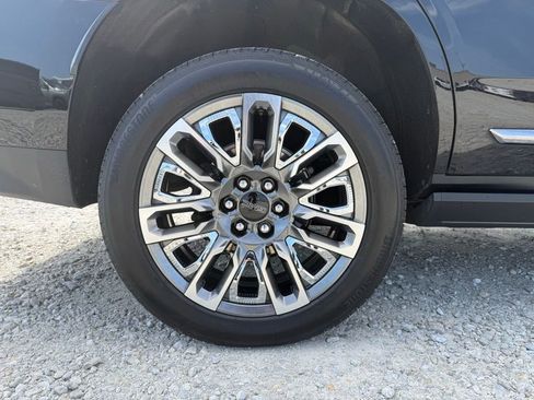 Used 2024 GMC Yukon Denali Ultimate AWD/4WD image 16