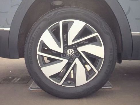 Used 2025 Volkswagen Atlas SEL image 21