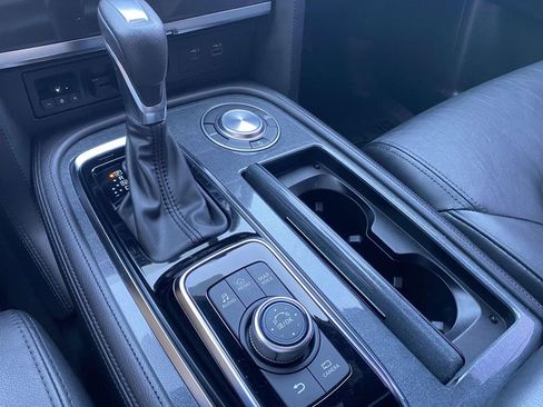 Used 2022 Nissan Armada SL w/ Midnight Edition Package image 32