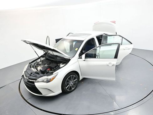 Used 2016 Toyota Camry SE image 37