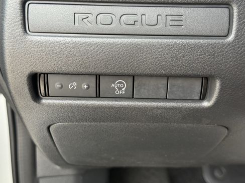 Used 2024 Nissan Rogue S AWD/4WD image 23