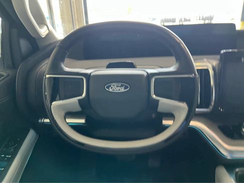 Used 2025 Ford Expedition Platinum AWD/4WD image 14