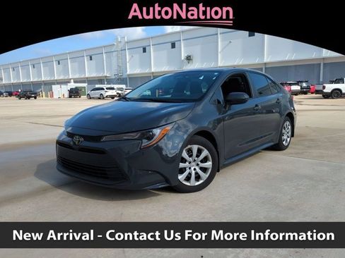 Used 2025 Toyota Corolla LE FWD image 1