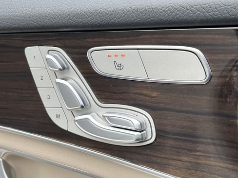 Used 2019 Mercedes-Benz GLC 300 4MATIC image 34