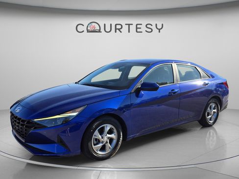 Certified 2021 Hyundai Elantra SE FWD image 1