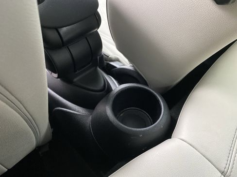 Used 2024 MINI Cooper 2-Door Hardtop w/ Signature Upholstery Package image 41