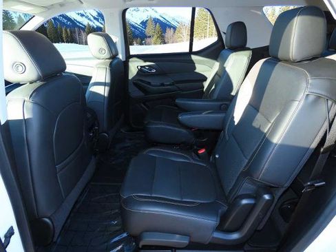 Used 2021 Chevrolet Traverse Premier image 18