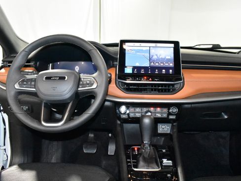 Used 2025 Jeep Compass Limited w/ Elite Group image 33