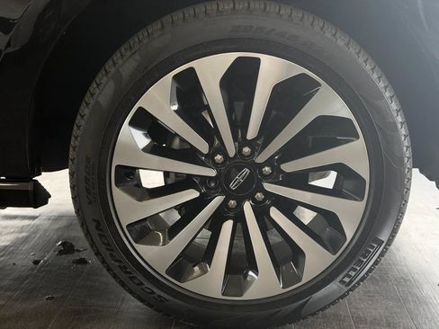 Used 2024 Lincoln Navigator Reserve AWD/4WD image 18